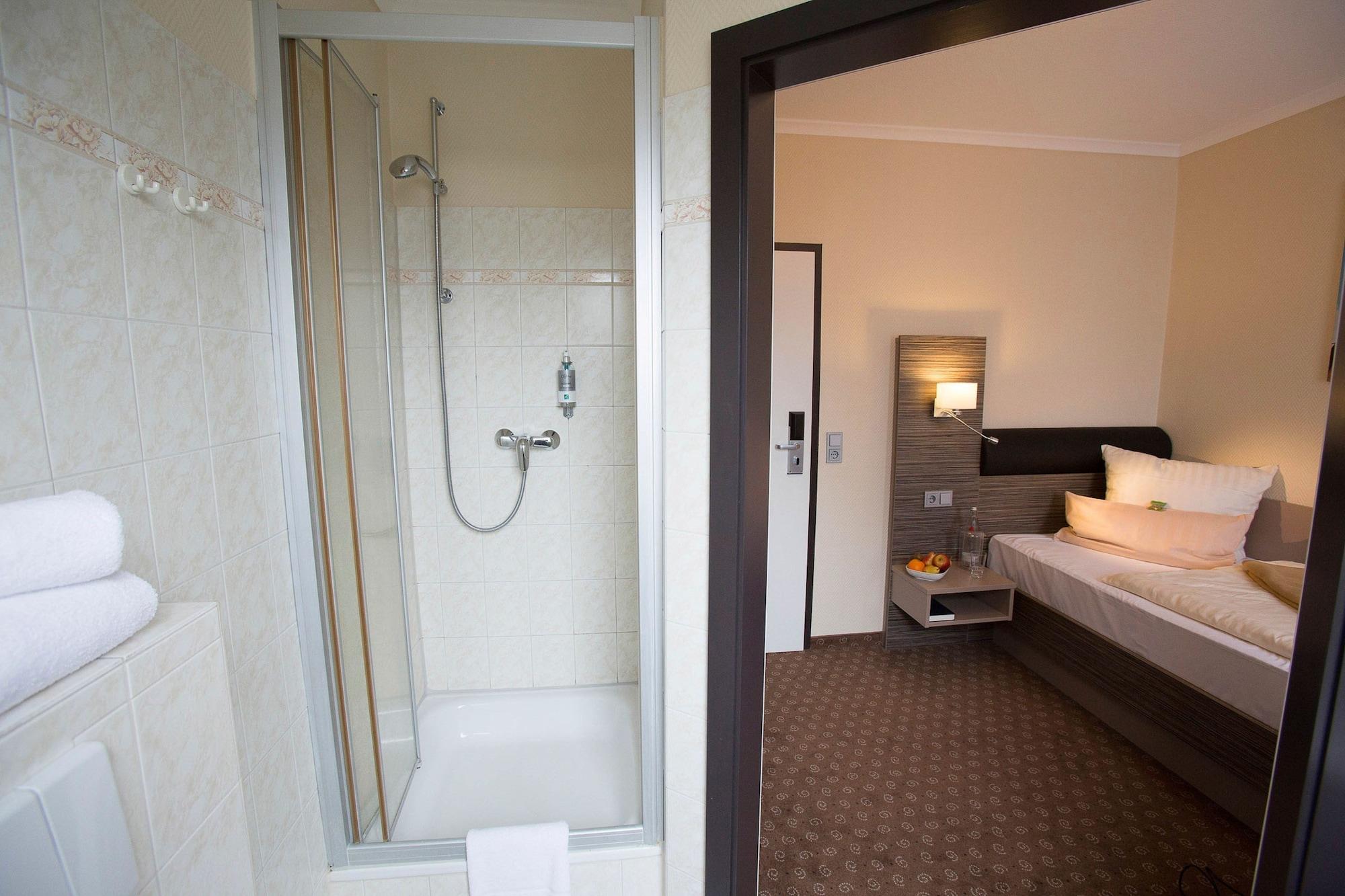 City Hotel เบรเมอร์ฮาเฟิน ภายนอก รูปภาพ