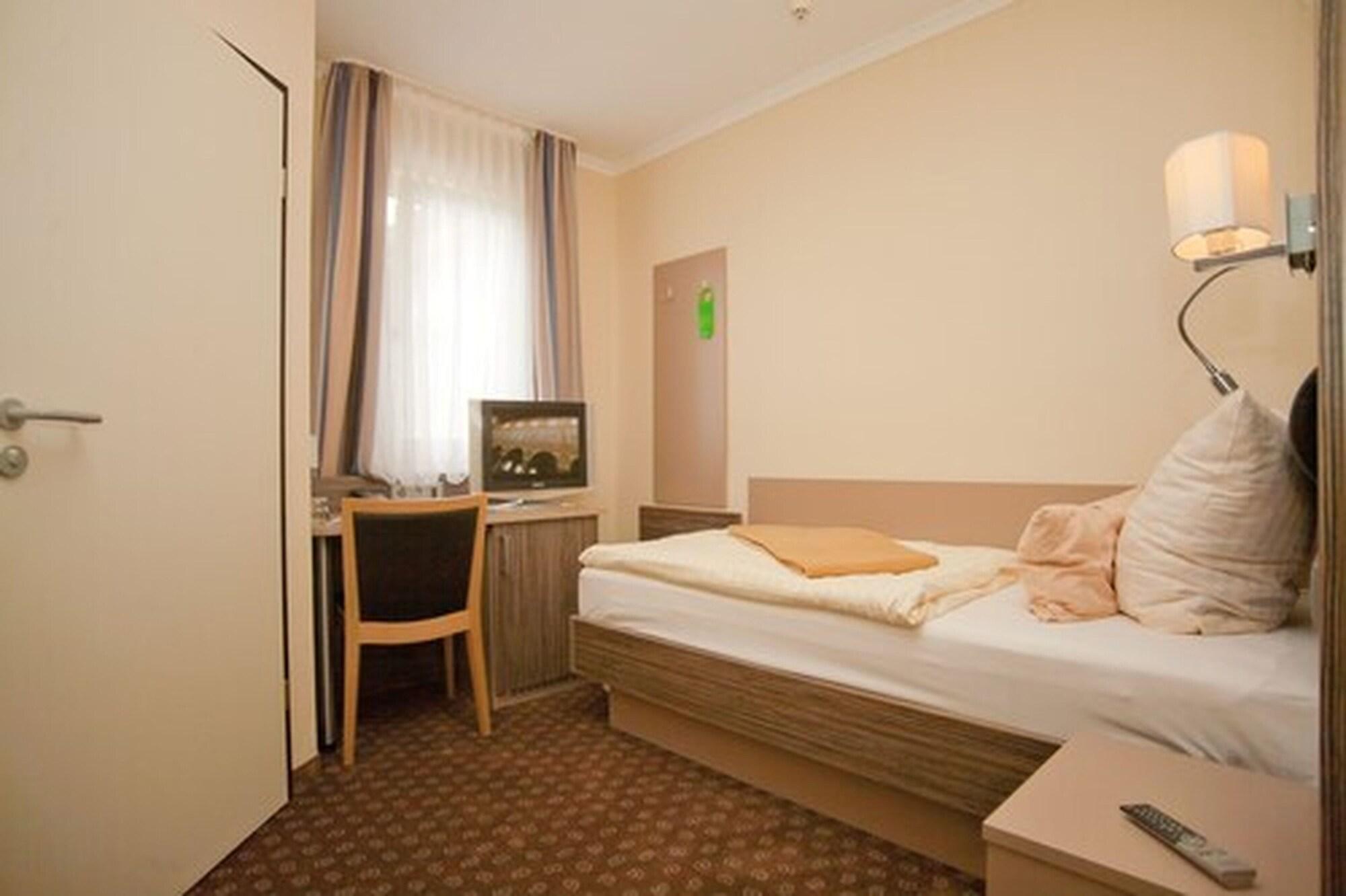City Hotel เบรเมอร์ฮาเฟิน ภายนอก รูปภาพ