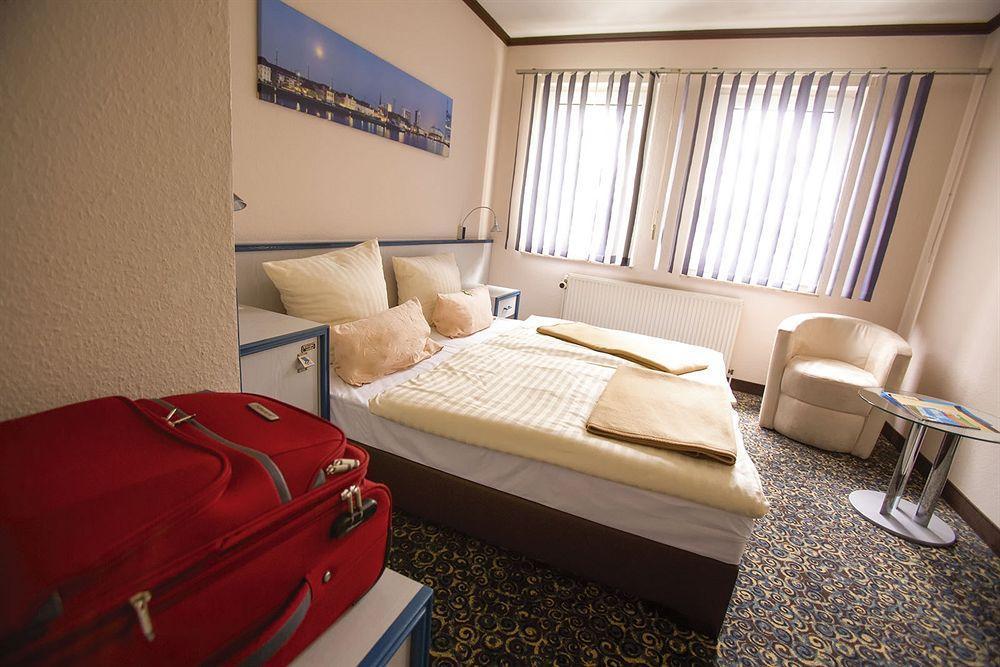 City Hotel เบรเมอร์ฮาเฟิน ภายนอก รูปภาพ