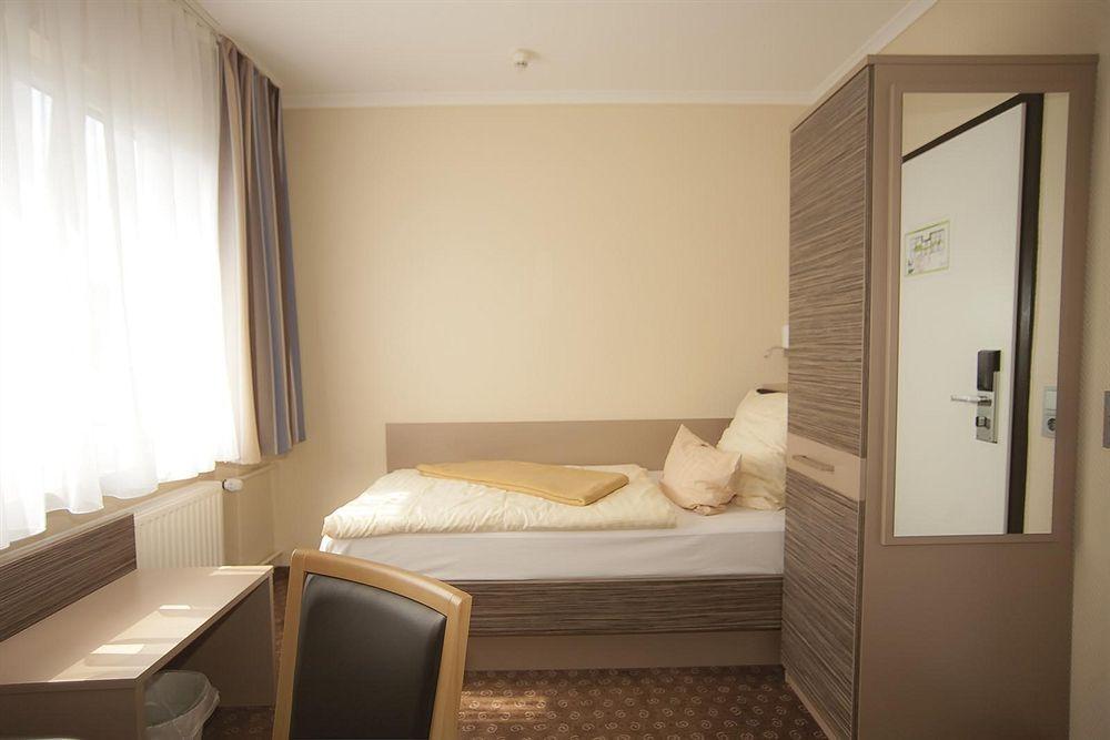 City Hotel เบรเมอร์ฮาเฟิน ภายนอก รูปภาพ