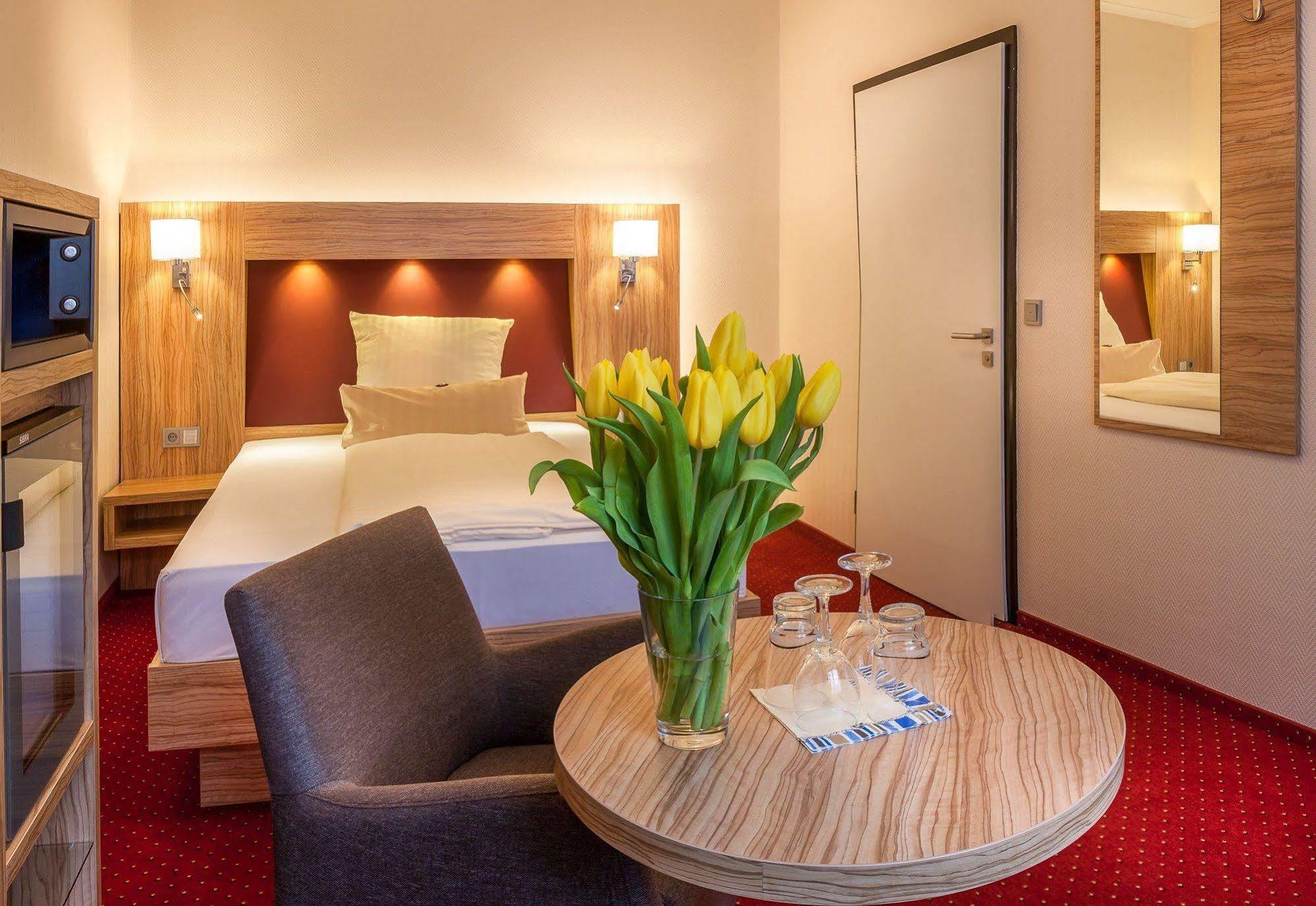 City Hotel เบรเมอร์ฮาเฟิน ภายนอก รูปภาพ