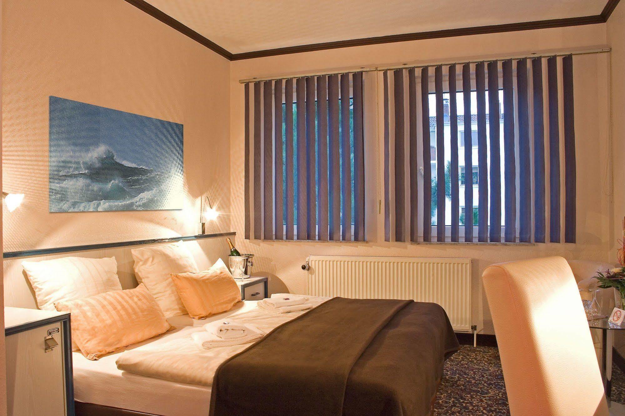 City Hotel เบรเมอร์ฮาเฟิน ภายนอก รูปภาพ