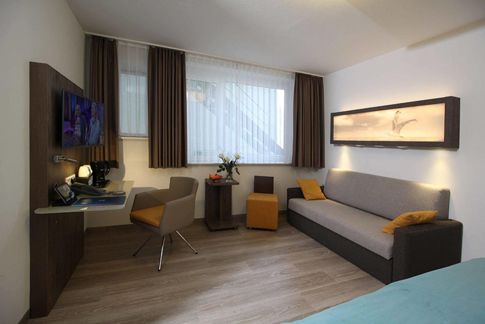 City Hotel เบรเมอร์ฮาเฟิน ภายนอก รูปภาพ